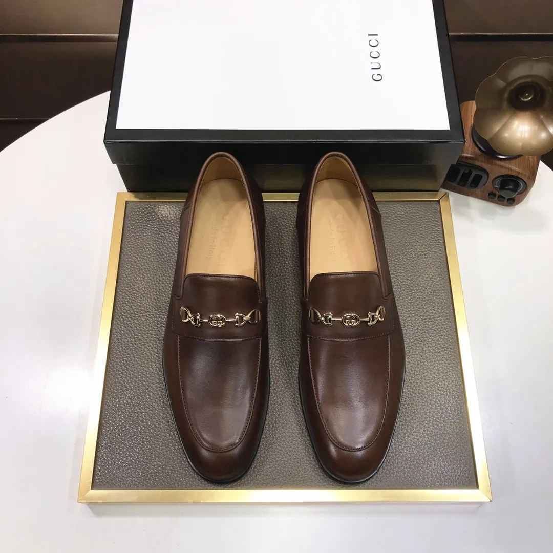 Men's shoes💰500💰Italy's top luxury men's shoe giant (GUCCI) (Gucci) (full cowhide lining) new arrival🍃Original European style🔰 Pleasant to the eye😍In order to make the shoes more durable and non-deformable🌀The production continues to follow traditional methods but there is still no lack of innovation💪Choose original sheepskin for the leather♻️ Smooth and natural And extra bright ⭐Made of imported cowhide, the first choice of rich people 38-45 (45 customized)